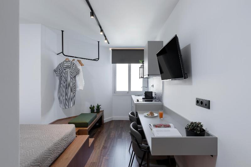 Deluxe Studio image 1