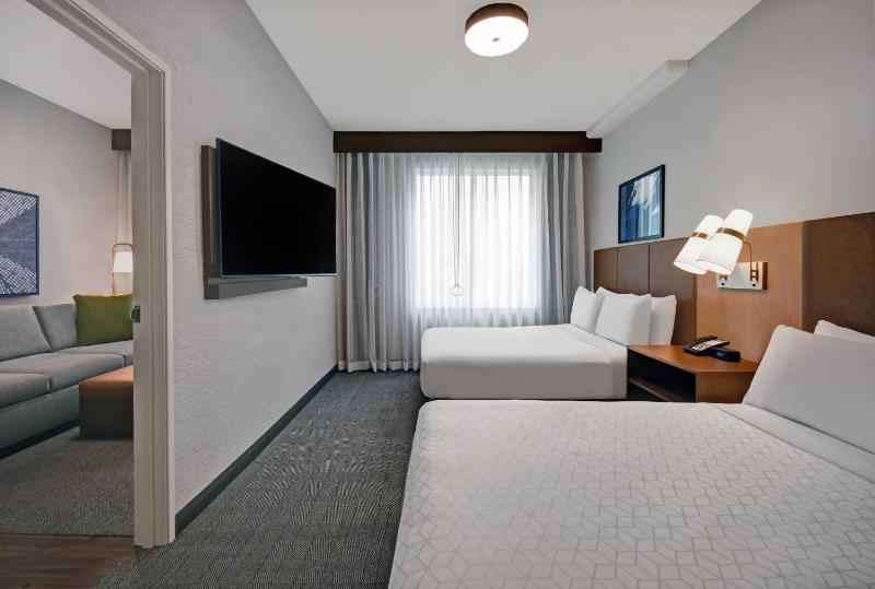 One-Bedroom Queen Suite with Two Queen Beds image 3