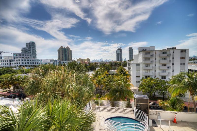 Deluxe Two-Bedroom Apartment with Ocean View image 2