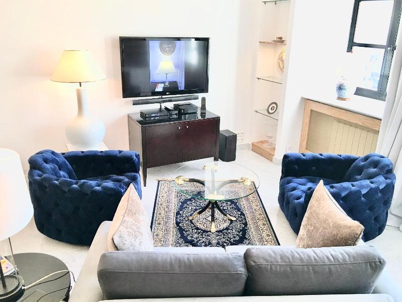 Luxury Deluxe Suite with Market Square view  image 2