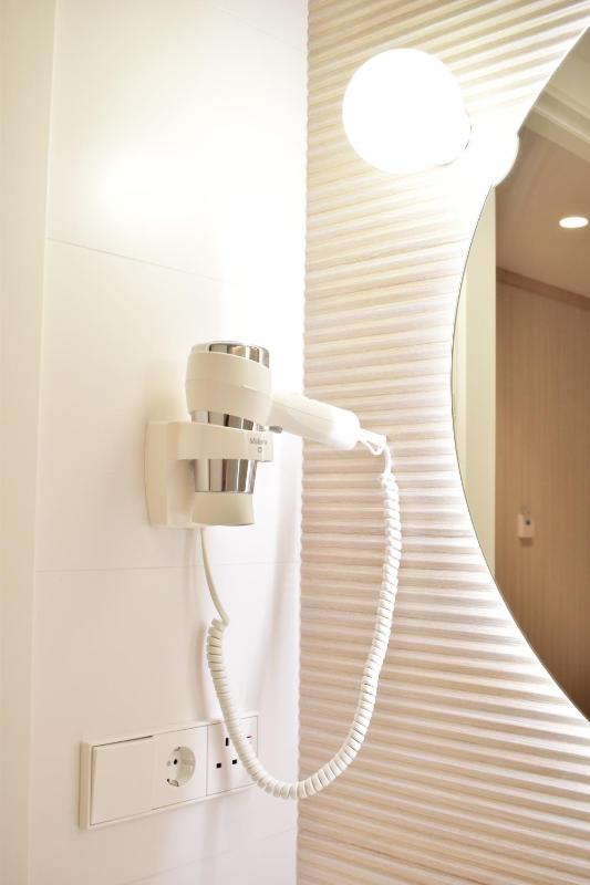 Twin Room with Pool View  image 1