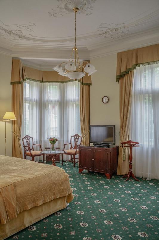 Double Room image 3