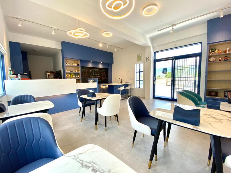 Blue and White Style Holiday B&B - image 12