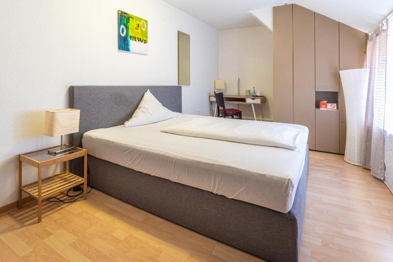 Standard Single Room image 3