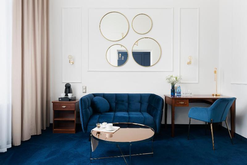 Junior Suite with Balcony image 4