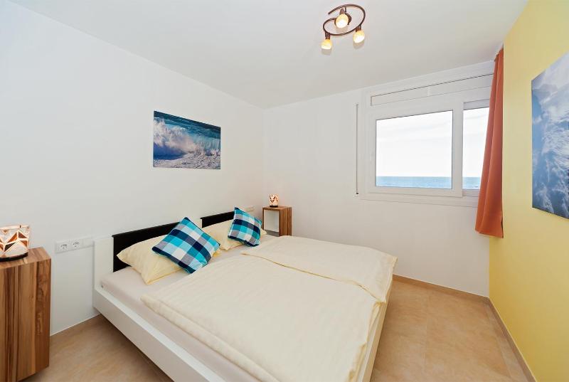 One-Bedroom Apartment image 2
