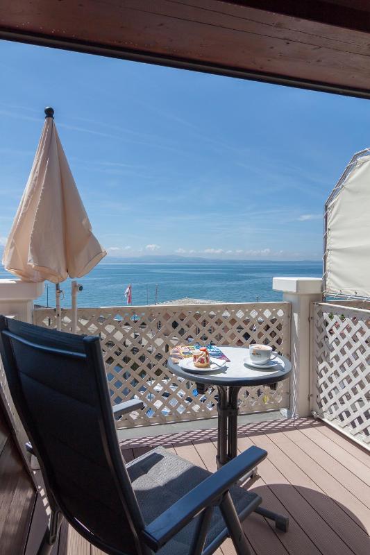 Double Room with Balcony (2 Adults + 1 Child) image 4
