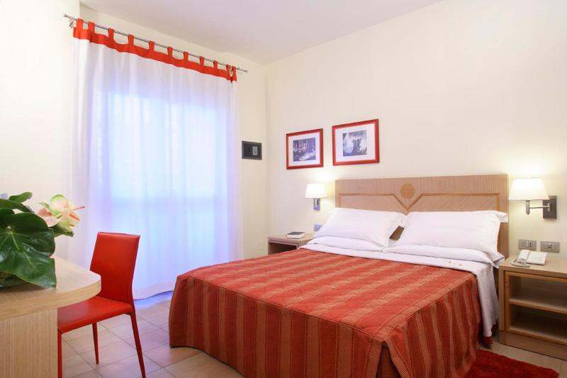 Standard Double Room image 2