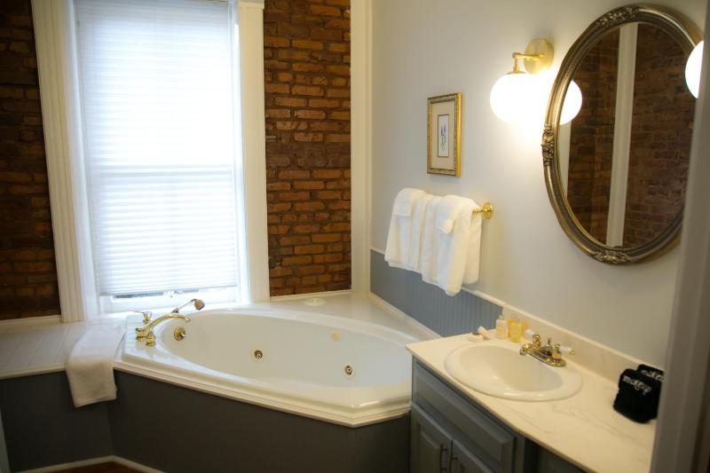 Deluxe Double Room with Balcony image 2