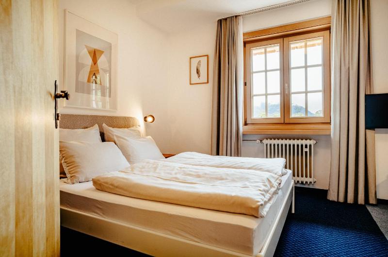 Economy Double Room image 4