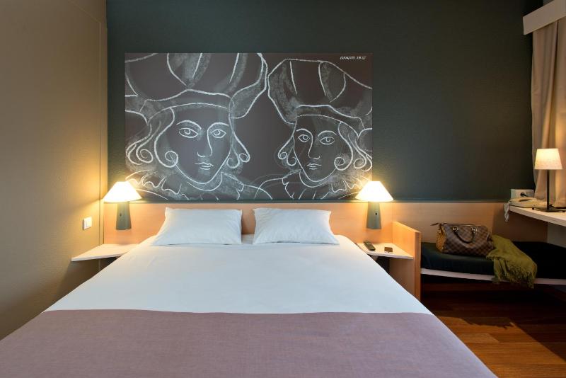 Single Room image 3