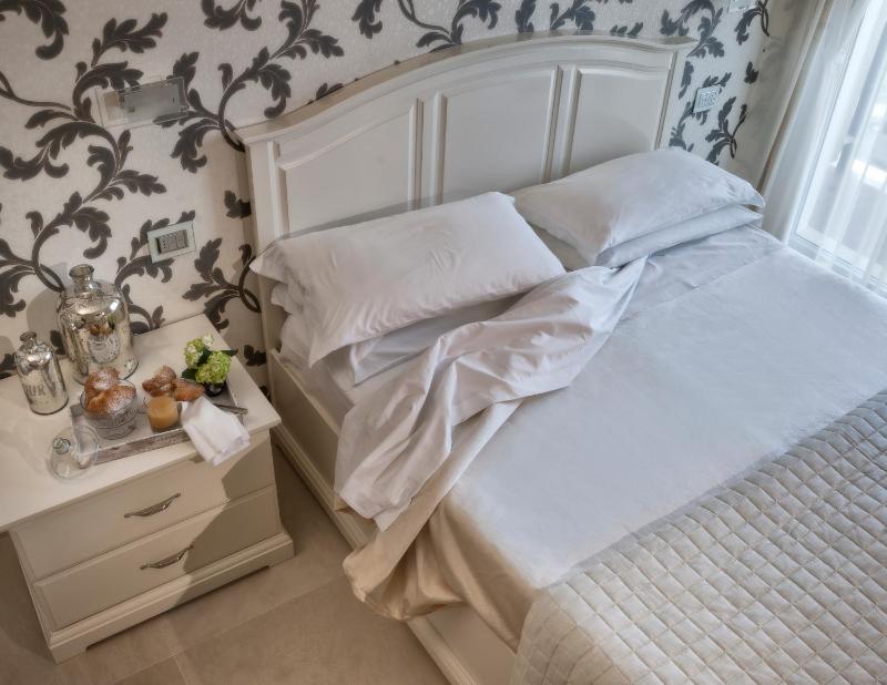 Superior Triple Room with Sea View image 3