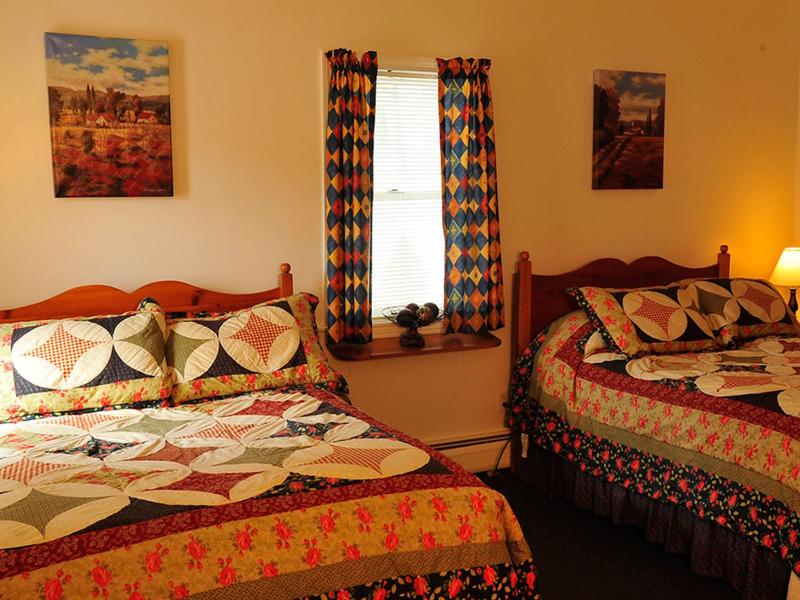 Double Room with Two Double Beds image 3