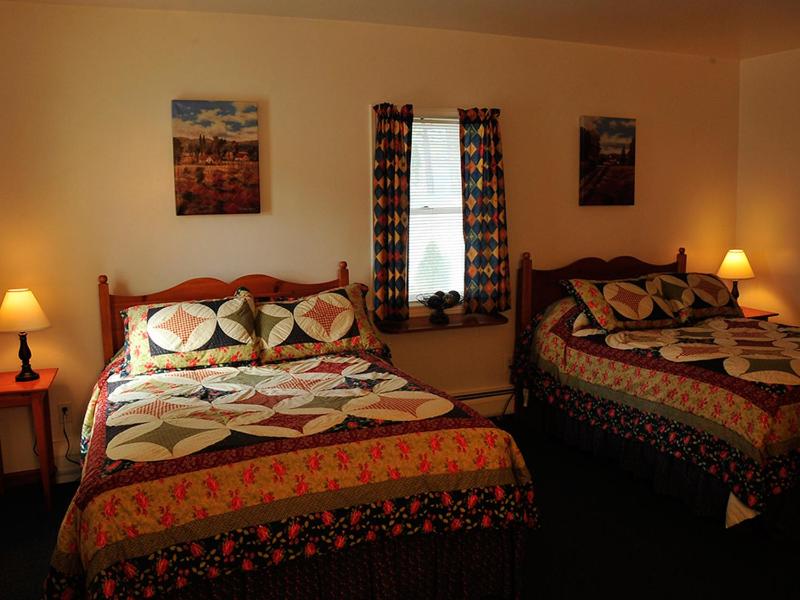 Double Room with Two Double Beds image 2