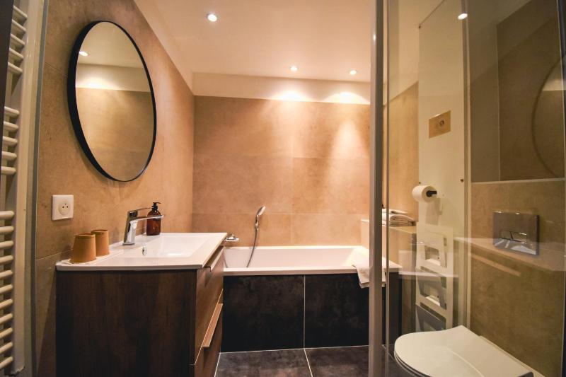 Deluxe Queen Room image 3