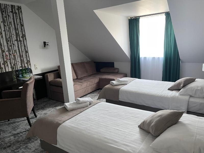 Standard Triple Room image 3