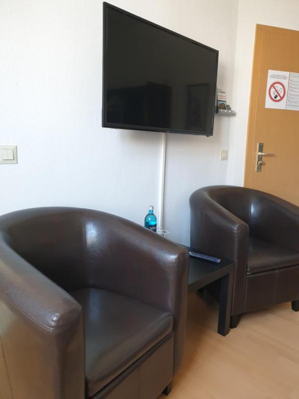 Twin Room image 2
