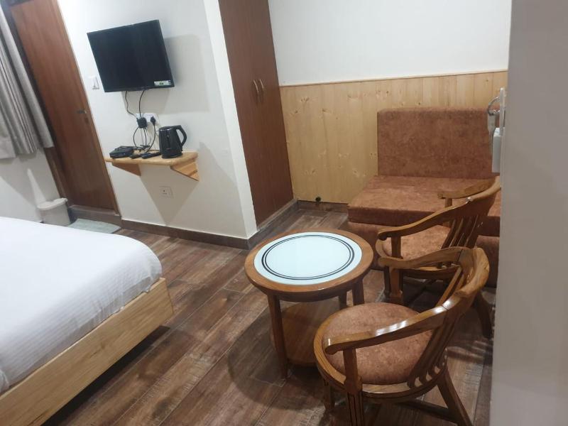 Deluxe Triple Room image 1
