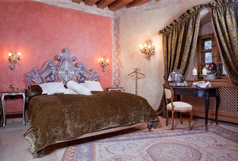 Standard Double Room image 3
