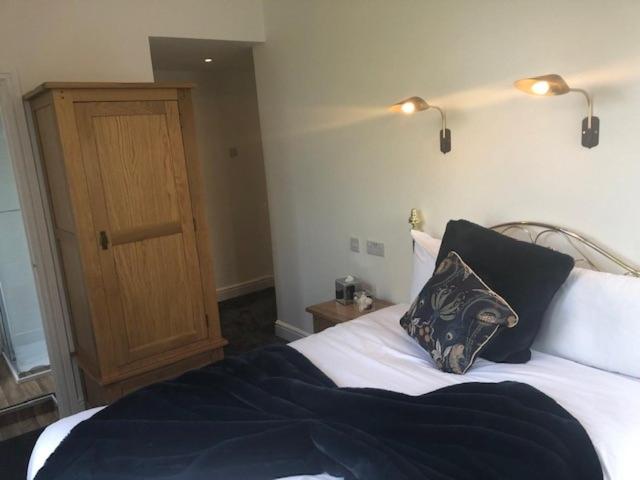 Small Double Room image 1