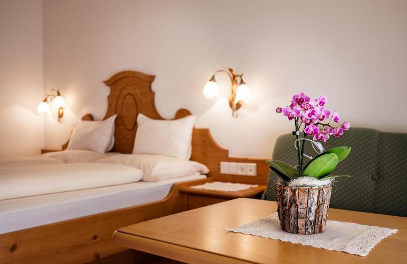 Double Room with Garden View image 4