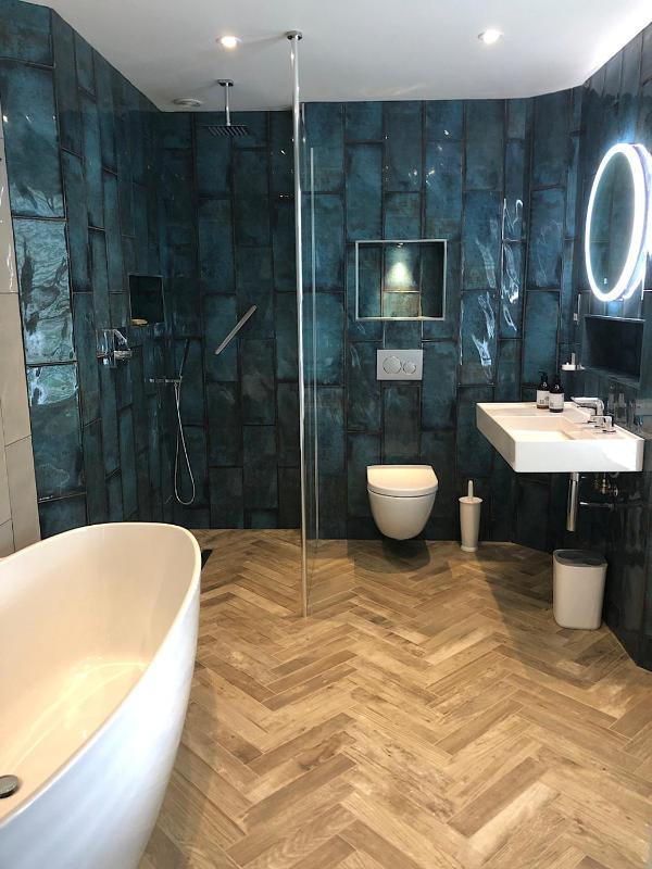 Deluxe King Room image 1