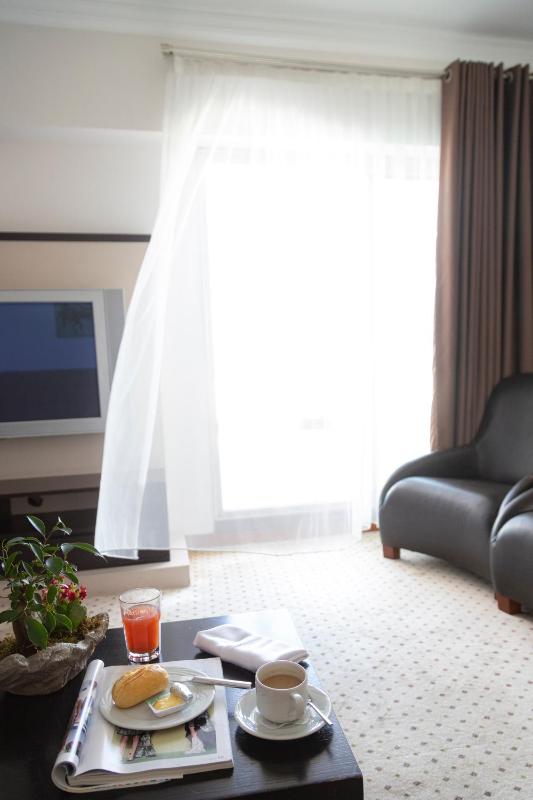 Executive Family Room image 2