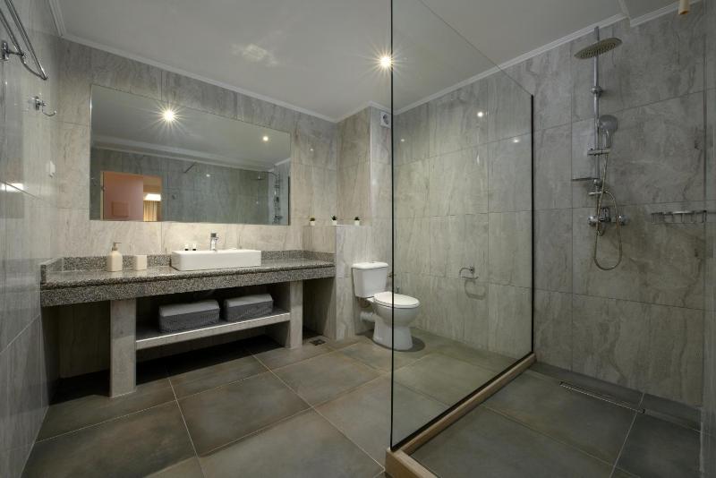 Queen Suite with Sea View image 4