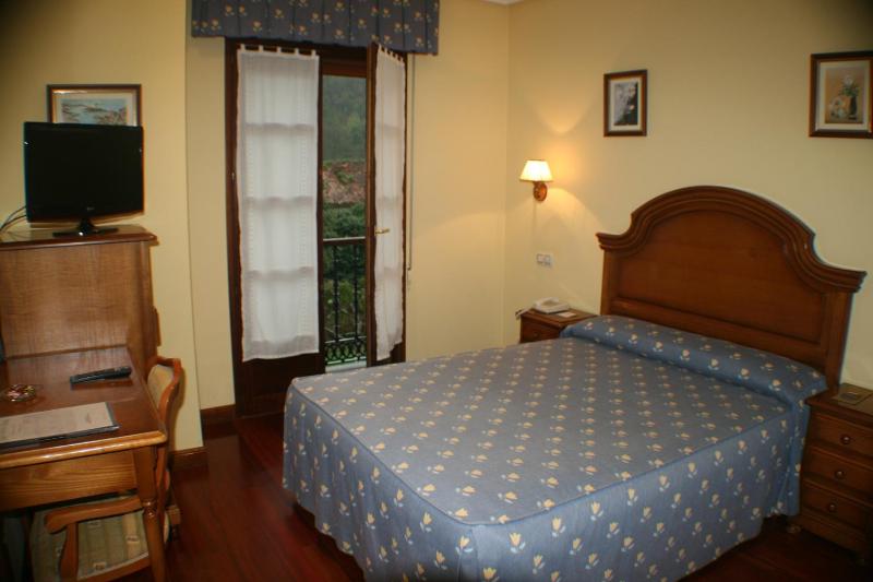 Single Room image 3
