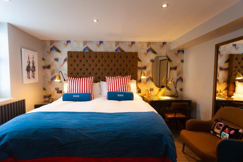 Double Room image 4