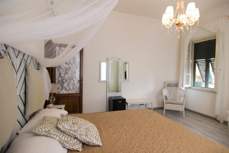 Deluxe Double or Twin Room image 4