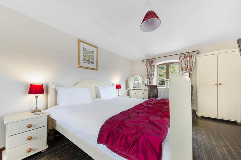 Suite with Lake View image 1