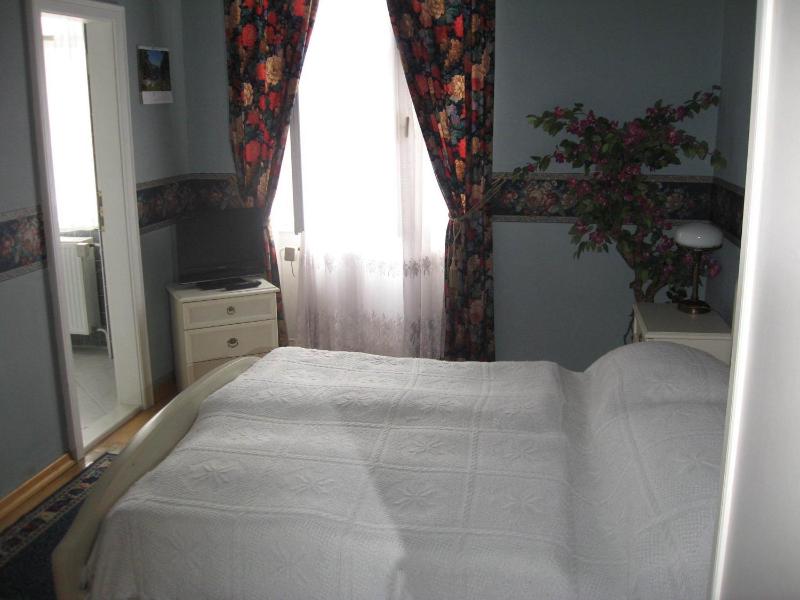 Double Room image 3