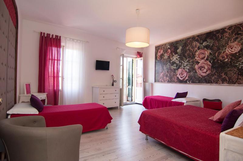 Quadruple Room with Terrace image 4