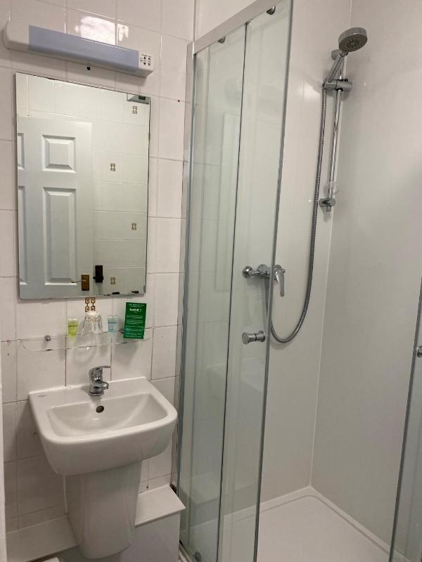 Single Room image 3