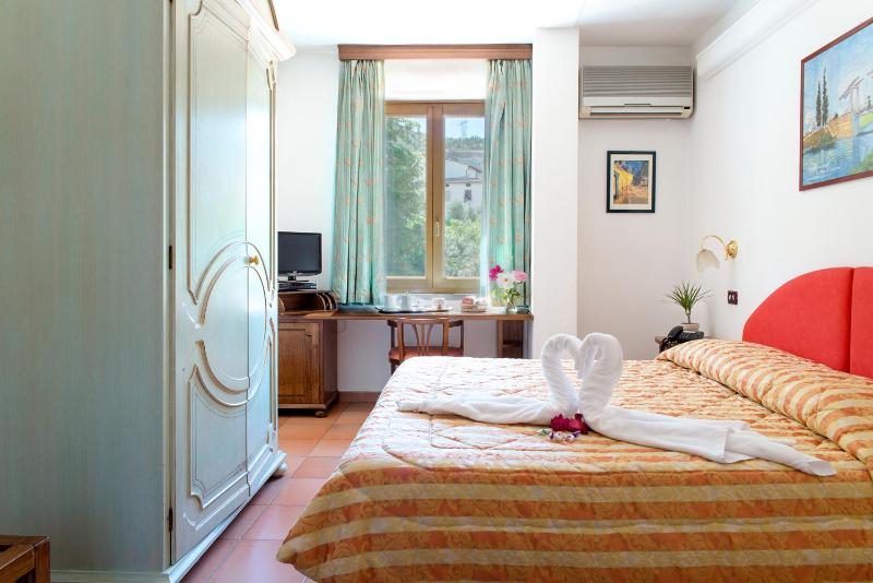 Double Room image 2