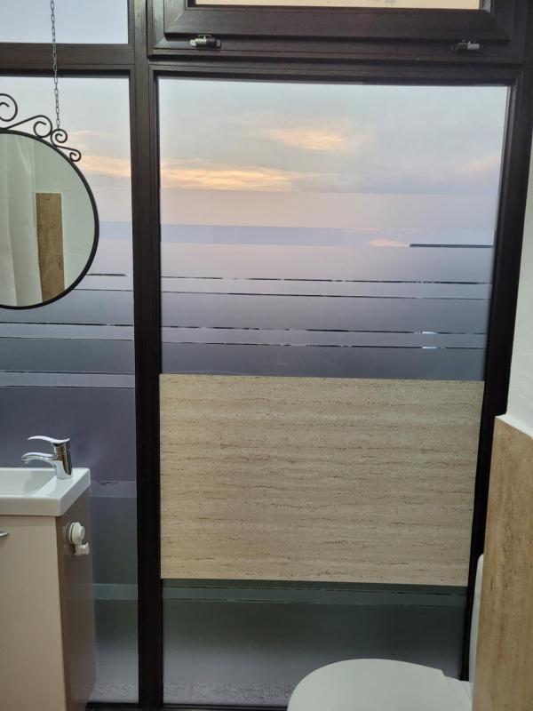 Single Room with Bathroom image 2