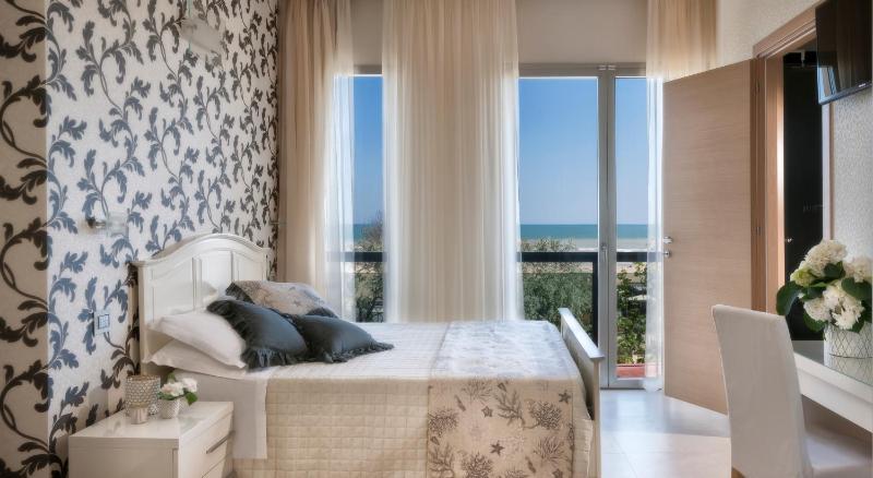 Superior Triple Room with Sea View image 2