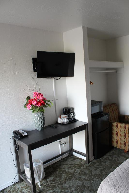 Queen Room image 4