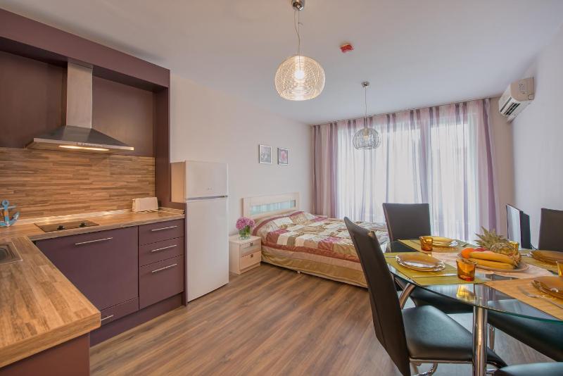 Studio (2 Adults) with Balcony image 3