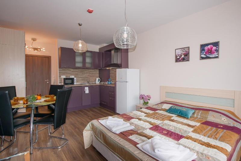 Admiral Plaza Holiday Apartments - image 10
