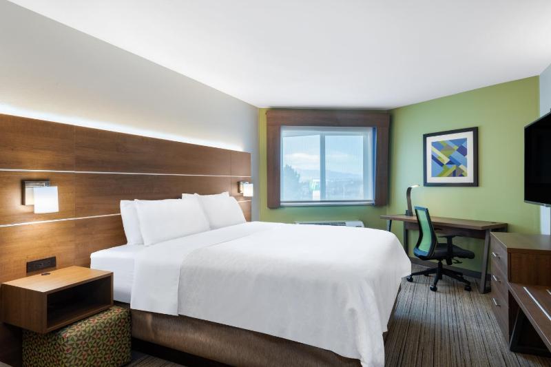 King Suite - Non-Smoking image 3