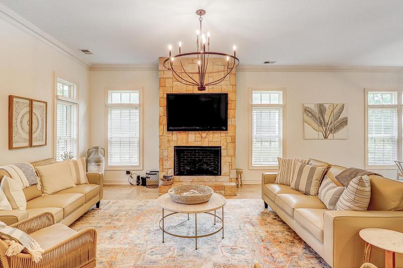 Seven Bedroom House image 3