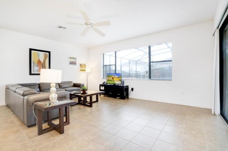 Beautiful 4 Bedroom Home Near Disney! villa - image 5