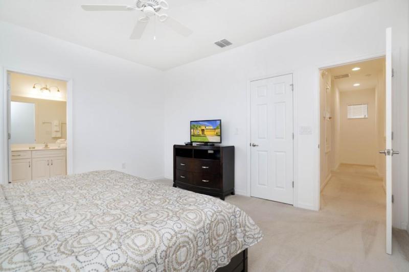Beautiful 4 Bedroom Home Near Disney! villa - image 22