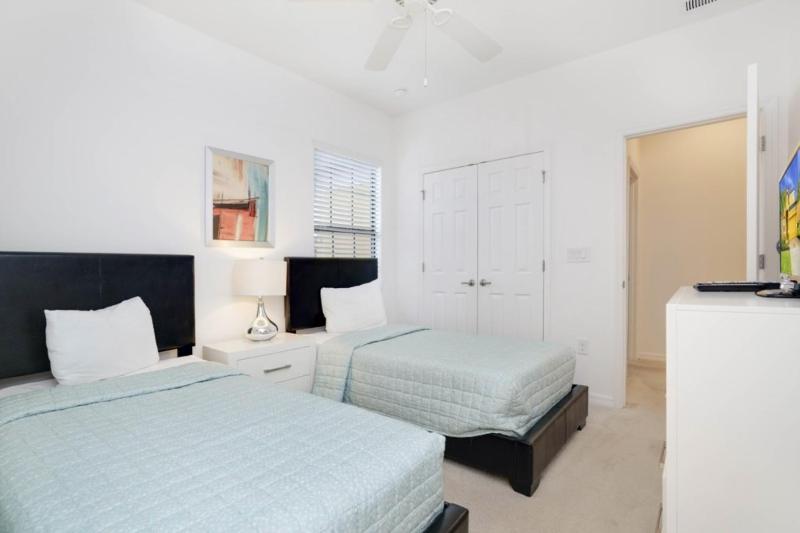 Beautiful 4 Bedroom Home Near Disney! villa - image 31