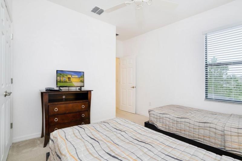 Beautiful 4 Bedroom Home Near Disney! villa - image 20