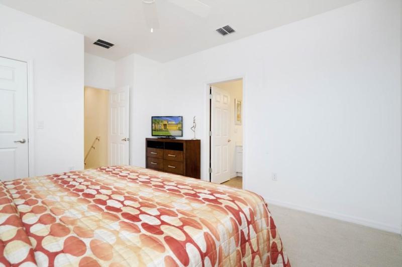 Beautiful 4 Bedroom Home Near Disney! villa - image 6
