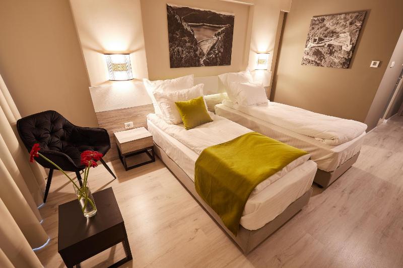 Standard Double/Twin Room image 3