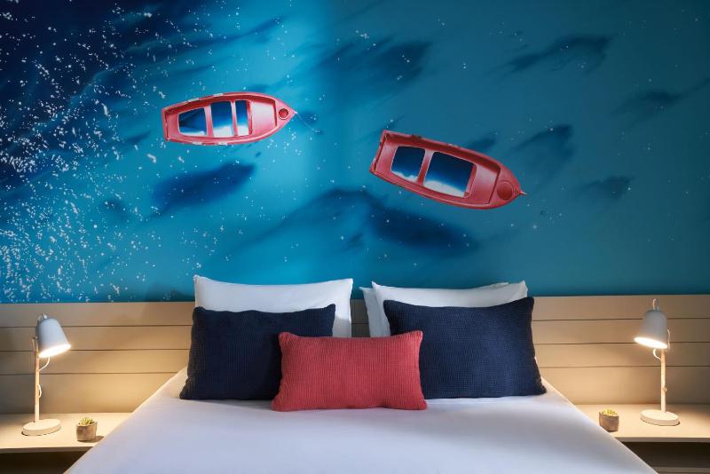 Deluxe Double Room with Sea View image 3